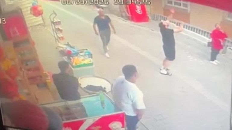 İstanbul’da ilginç olay 8inci kattan düşen yavru kediyi şemsiyeyle kurtardılar