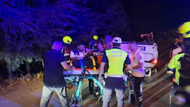 Balıkesir’de hız yapan araç takla attı: 2 yaralı