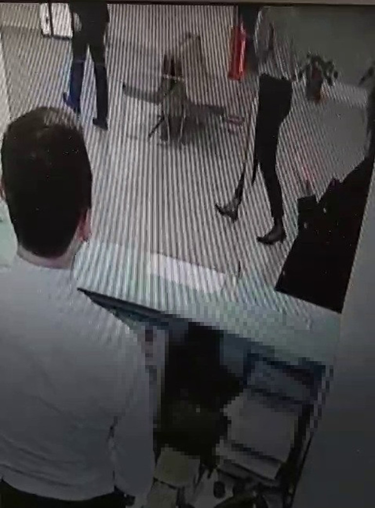 Bankada işlem yaparken hayatının şokunu yaşadı: Millete gökten para düşer bizim nasibimize kedi düştü
