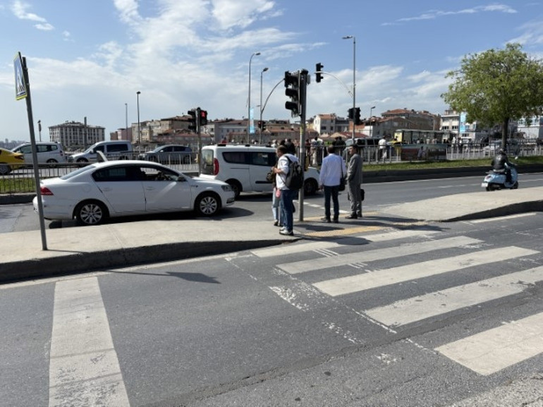  Biri ağır 3 yaralı | Yola savruldukları an kamerada