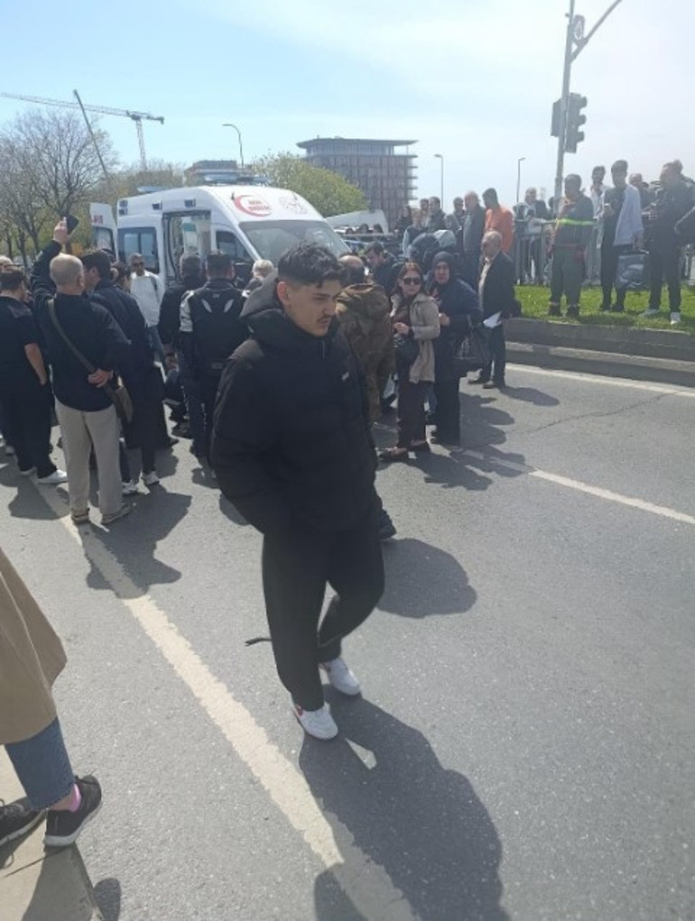  Biri ağır 3 yaralı | Yola savruldukları an kamerada
