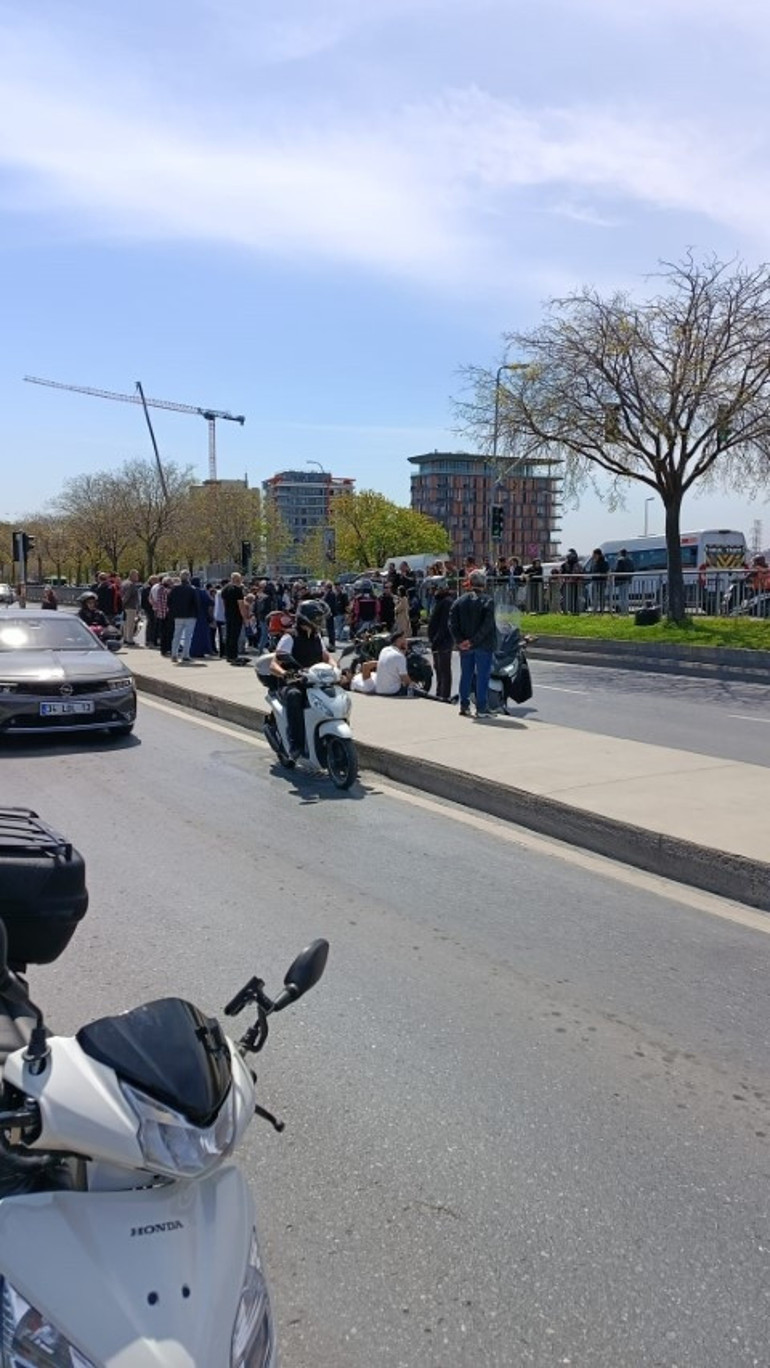  Biri ağır 3 yaralı | Yola savruldukları an kamerada