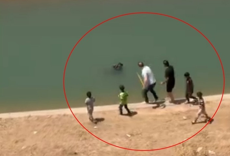 Batman’da ilginç görüntüler Akıntıya kapılan 2 kişiyi halat ve çekpasla kurtardılar