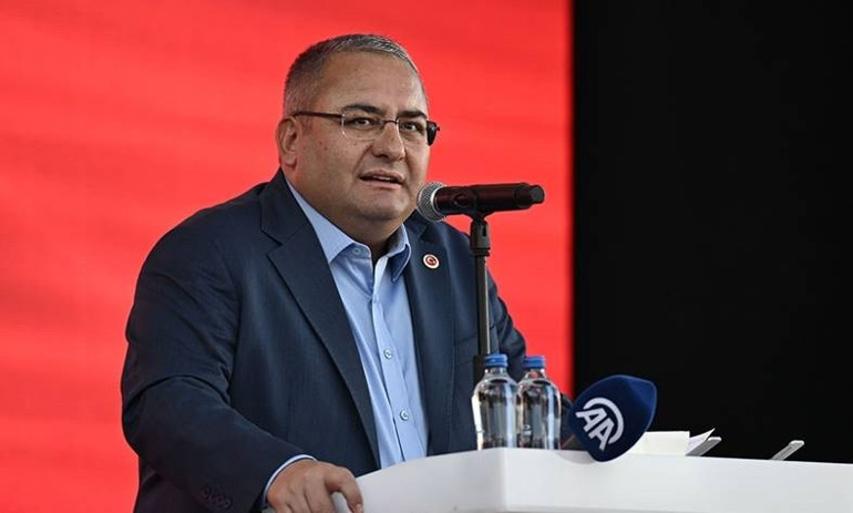  İki belediye başkanı binaya geldi
