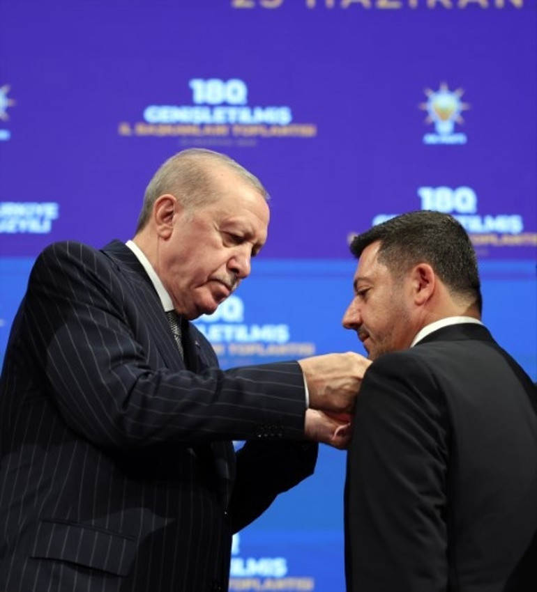 Üç belediye başkanı daha AK Partiye katıldı
