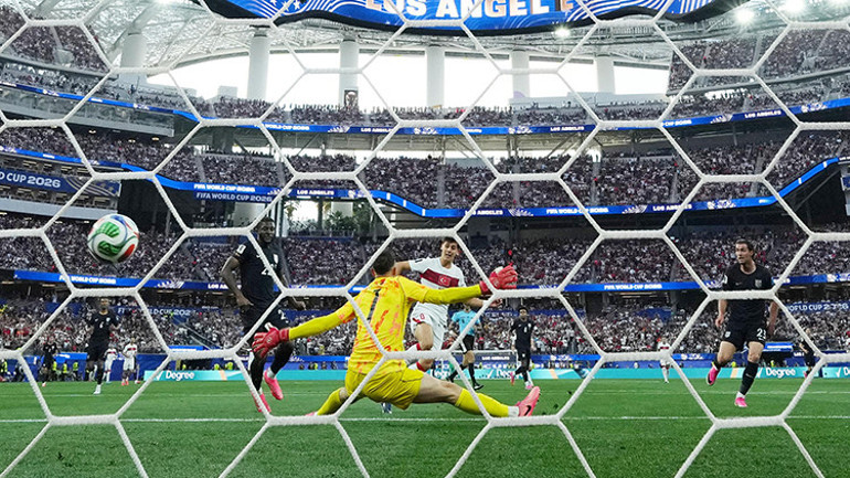 Arda Gülerden 24 yıl sonra tarihe geçen gol Emre Belözoğlu detayı