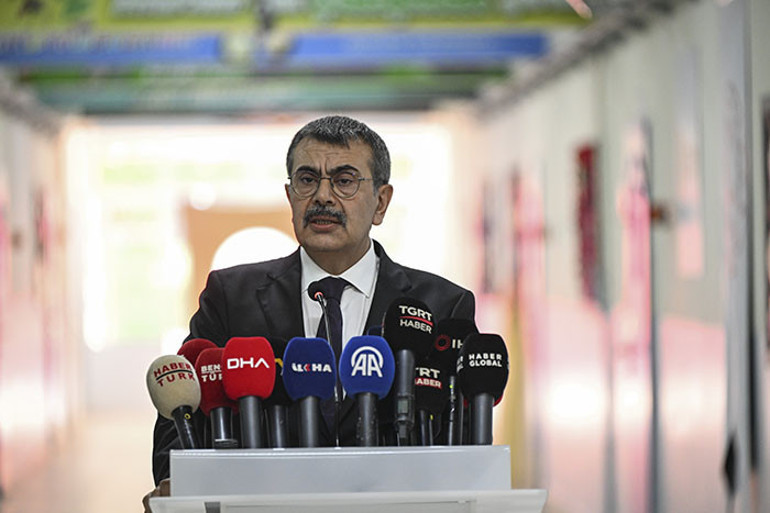 Okullarda karne heyecanı 3 yıl okulun tek öğrencisiydi: İlk kez bu heyecanı yaşıyorum