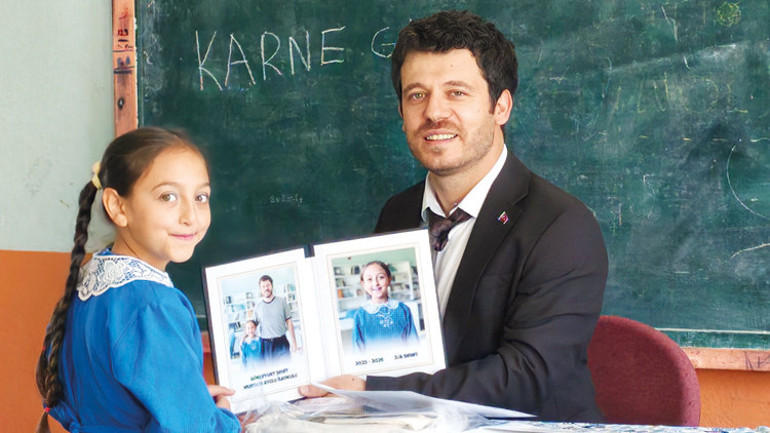 Okullarda karne sevinci... ‘18 milyon’un tatili başladı
