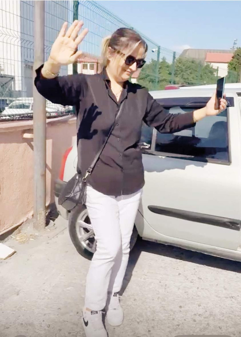 Düğüne gider gibi boşanmaya gittiler