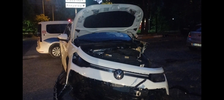 Kadıköyde trafik kazasında 2 yaralı