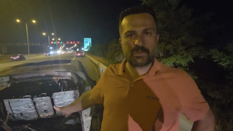 Elektrikli otomobil alev alev yandı Sürücü dehşeti anlattı: Ailemi bir buçuk dakika arayla kurtardım