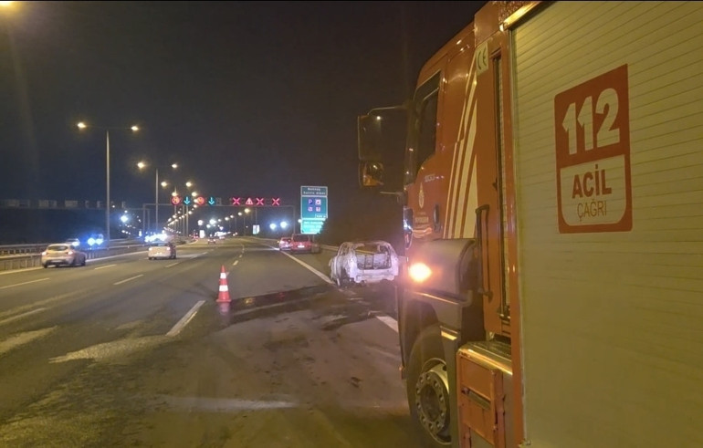 Elektrikli otomobil alev alev yandı Sürücü dehşeti anlattı: Ailemi bir buçuk dakika arayla kurtardım