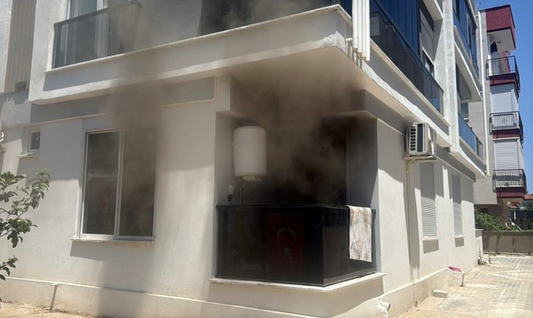 Kumanda tartışması çileden çıkardı Ateşe verdiği odadan itfaiye kurtardı
