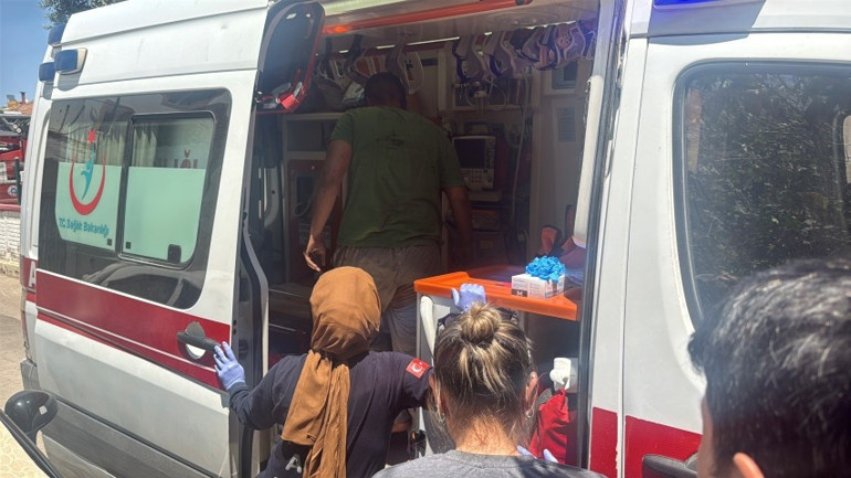 Kumanda tartışması çileden çıkardı Ateşe verdiği odadan itfaiye kurtardı