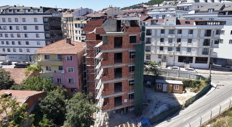 İstanbuldaki bina sosyal medyanın gündeminde | Belediye başkanı yerinde inceledi, iddiaların sebebini anlattı