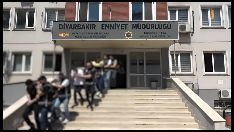Diyarbakır’da çıkar amaçlı silahlı suç örgütüne operasyon: 15 şüpheli tutuklandı