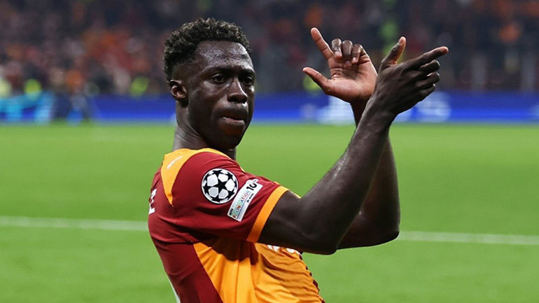 Comonun Davinson Sanchez için Galatasaraya yaptığı teklif ortaya çıktı