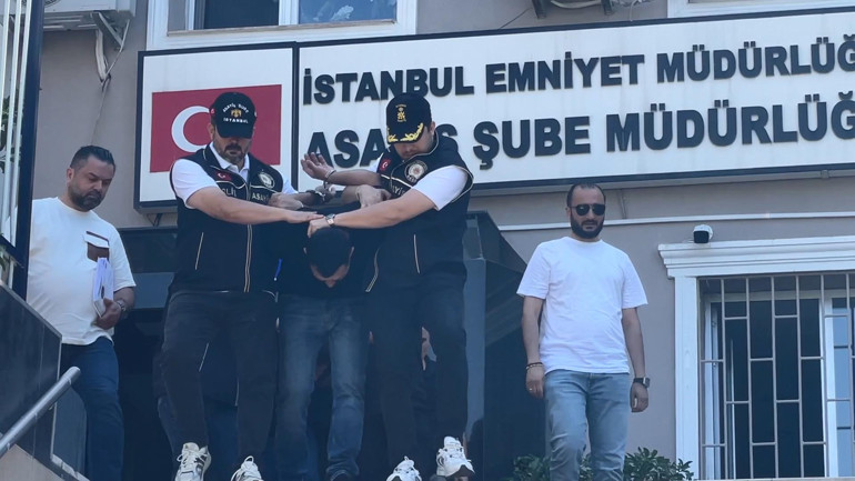 Kurye kılığında husumetlisine kurşun yağdırmıştı Yurt dışına kaçacaktı... Yıllık izindeki cinayet büro personeline denk gelince otogarda yakalandı