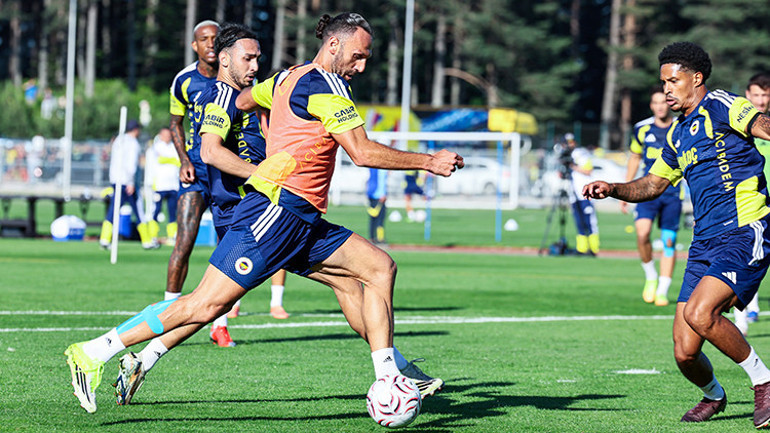 Fenerbahçede Vedat Muriqi şoku Antrenmanı sedyeyle terk etti