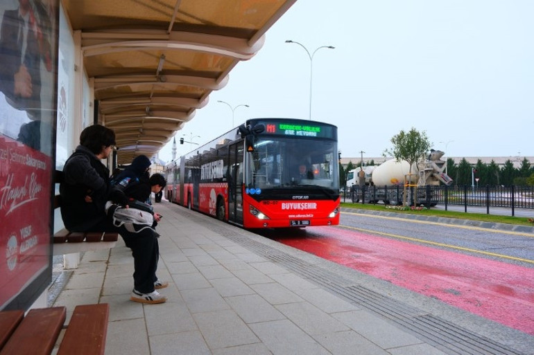 Türkiyenin ikinci metrobüs hattı 1 yılda 3.6 milyon yolcu taşıdı