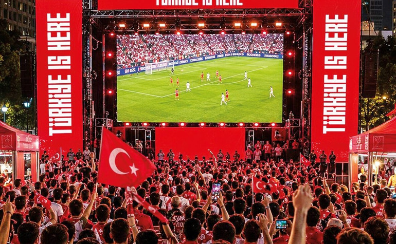 Türkiye, Dünya Kupası’nın en renkli alanını kurdu