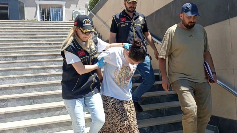 İstanbulda 127 yıl cezası bulunan hamile firari yakalandı: 8inci çocuğuna hamile çıktı