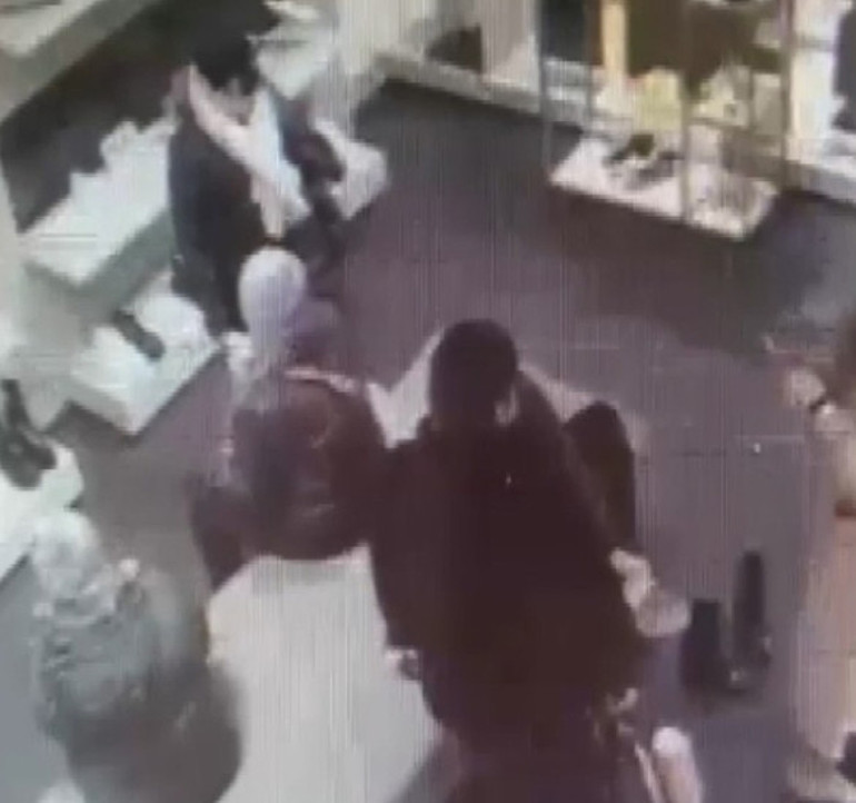 İstanbulda 127 yıl cezası bulunan hamile firari yakalandı: 8inci çocuğuna hamile çıktı
