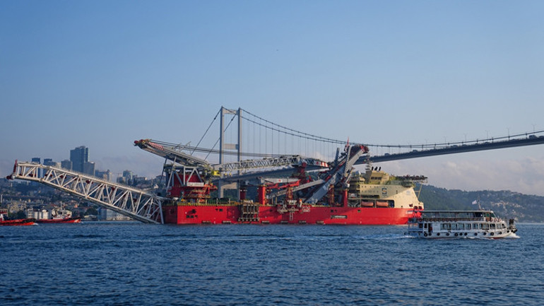 JSD6000 İstanbul Boğazından geçti