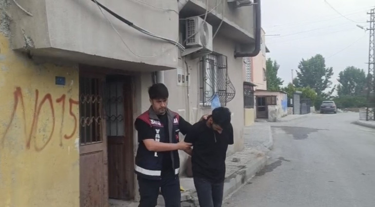 Bursada kendilerini polis olarak tanıtıp 100 milyon liralık dolandırıcılık yapan şebeke çökertildi