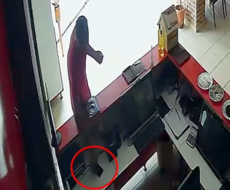 Adanada tuvalet bahanesiyle restorandan telefon, camiden merdiven çalan şüpheli tutuklandı