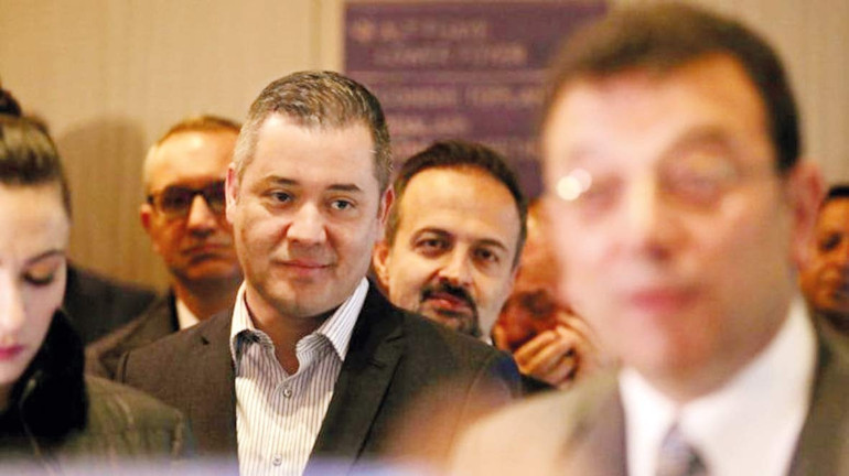 Yolsuzluktan yargılanırken bile yalanlarla besleme gazetecilerini parmağında oynatan ikili İmamoğlu ve Ongun