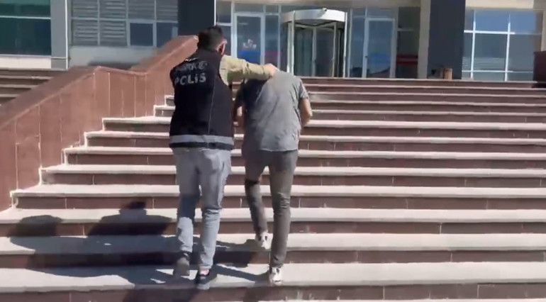 İranlı kuryenin midesinden 76 parça metamfetamin çıktı