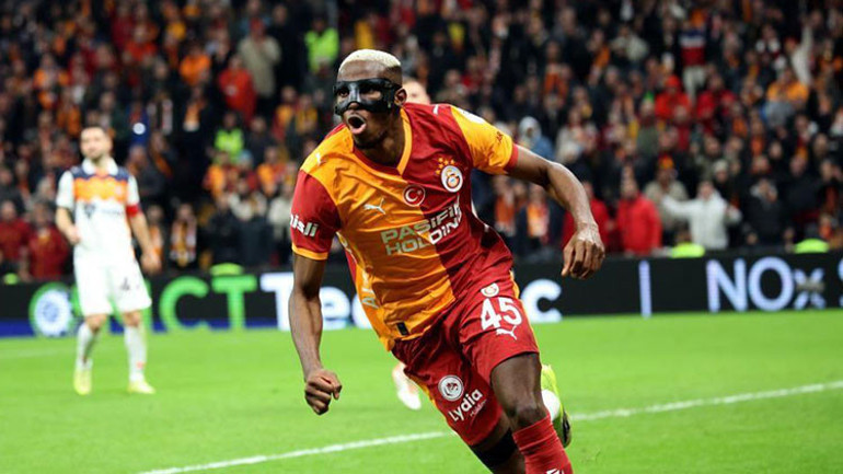 Osimhen Okan Buruku aradı Transferler olacak mı