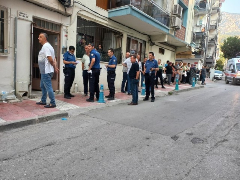  Uyuduğunu sanıp kardeşinin cesedi ile 2 gün yaşadı