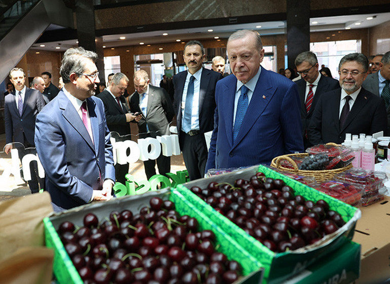 Cumhurbaşkanı Erdoğandan peş peşe müjdeler: Kadın ve genç çiftçi kredi limitini 5 milyon liraya çıkarıyoruz | Ana muhalefetten tarıma fayda yok