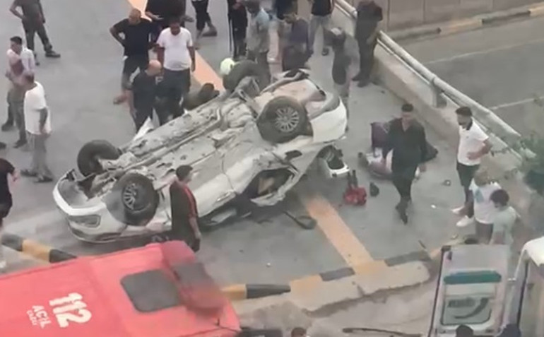 Hatay’da feci kaza Otomobil bariyerlere çarpıp devrildi: 2 ölü, 3 yaralı