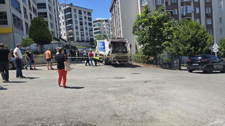 Çöp kamyonunun çarptığı yaşlı adam hayatını kaybetti
