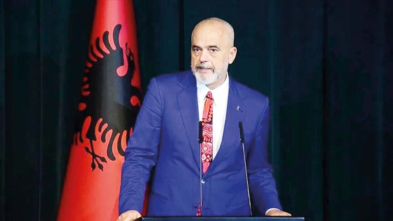 NATO liderlerinin renkli dünyası… Ressam da var koşucu da pilot da...