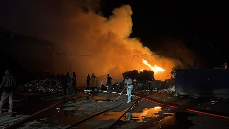Bursada korkutan yangın Geri dönüşüm tesisi alevlere teslim oldu