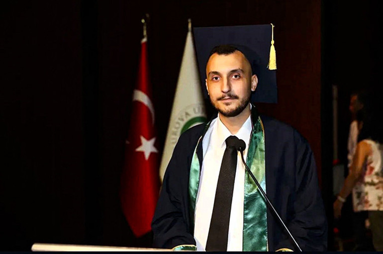 Eğitimine ara vermek zorunda kalmıştı: Fakülte birincisi oldu Anka Kuşu gibi küllerimden doğdum