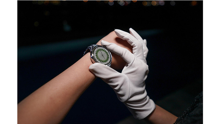 Zarafetin Geometrisi: HUAWEI Watch Ultimate Design
