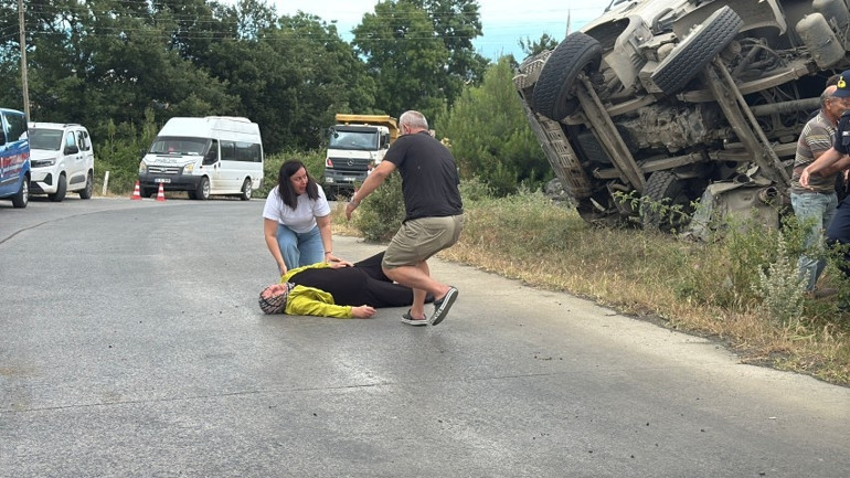 Samsun’da freni boşalıp devrilen hafriyat kamyonun şoförü öldü: Yakınları feryat etti