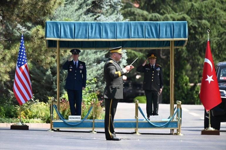 Genelkurmay Başkanı Bayraktaroğlu, ABDli mevkidaşı ile bir araya geldi