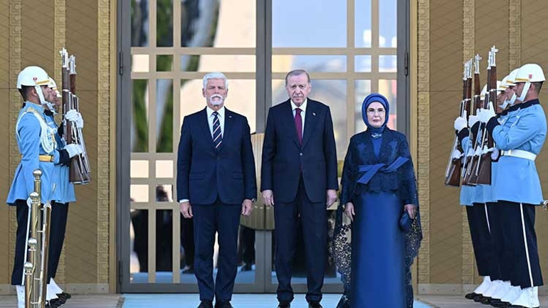 Beştepede tarihi NATO resepsiyonu Erdoğan çifti liderleri karşıladı