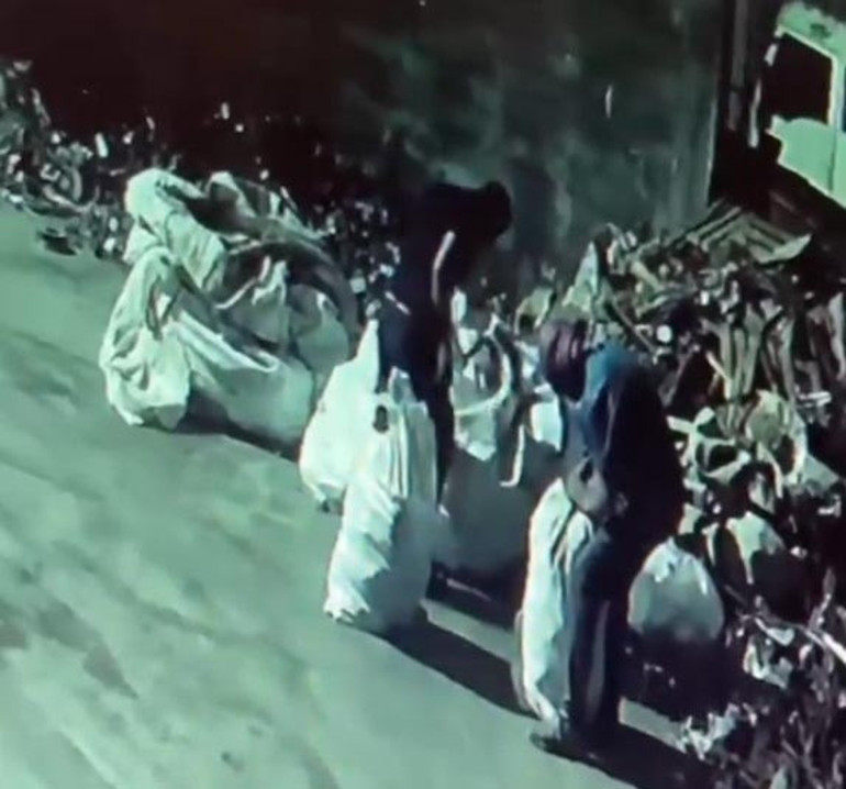 Yüzlerini maskeyle gizleyip geri dönüşüm tesisine girdiler: 250 bin TLlik bakır çaldılar
