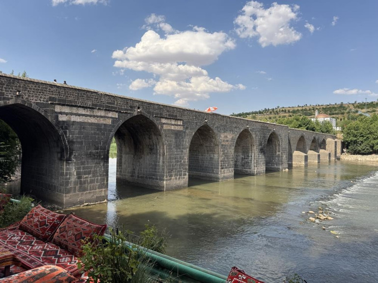 Hava sıcaklıkları 40 dereceye ulaştı: Caddeler boşaldı
