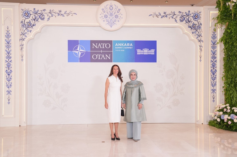Emine Erdoğandan dijital platform uyarısı