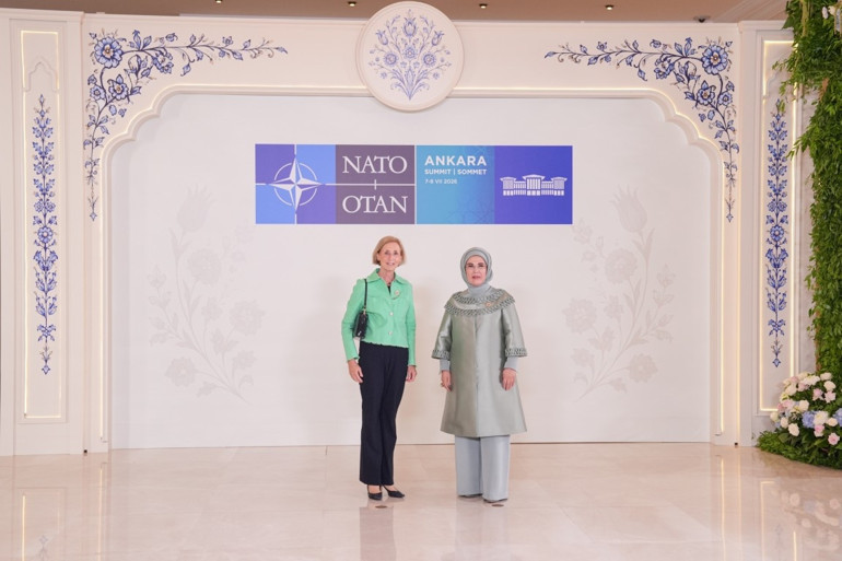 Emine Erdoğandan dijital platform uyarısı