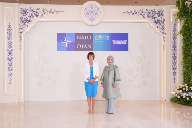 Emine Erdoğandan dijital platform uyarısı