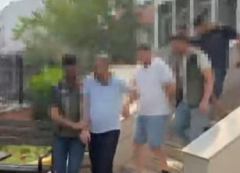Bakırköyde polisin şüphelendiği aracın gizli bölmesinden uyuşturucu çıktı